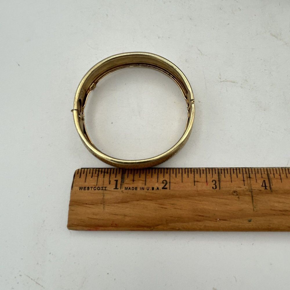 Vtg CORO Pegasus Bracelet 1940-50s  Textured Gold Tone Hinged Bangle Retro 2.5" - Picture 6 of 7